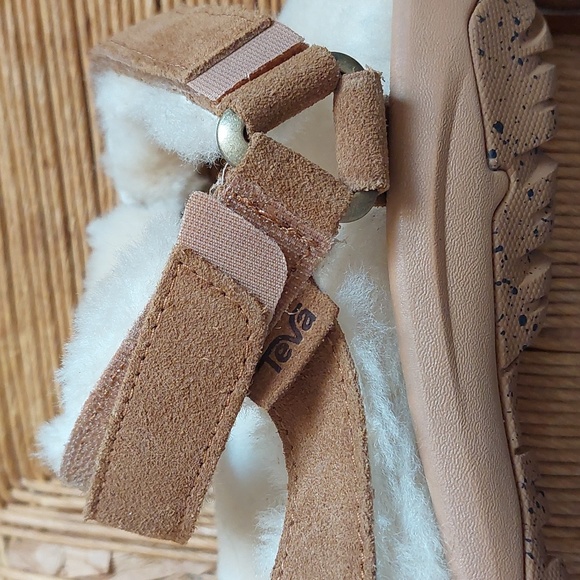 Teva Hurricane Shearling Sandals *FINAL PRICE* - Picture 5 of 11
